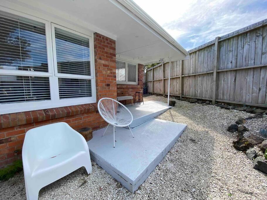 Own sunny quiet haven, own 1 bedroom house & garden with car park, central to Airport, CBD & Sylvia Park Mall