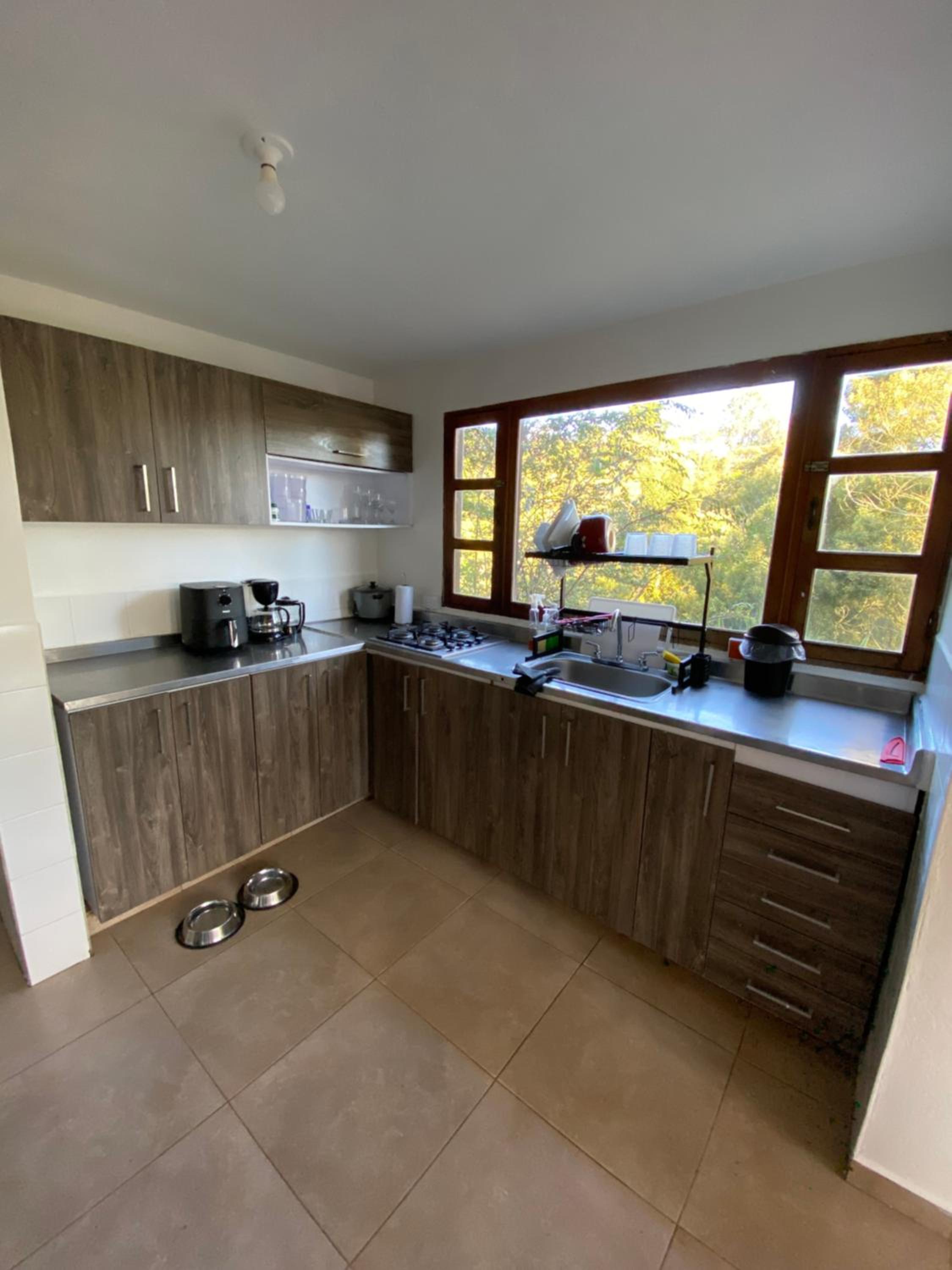 Habitación con baño privado en casa de campo ubicada en Santa Elena