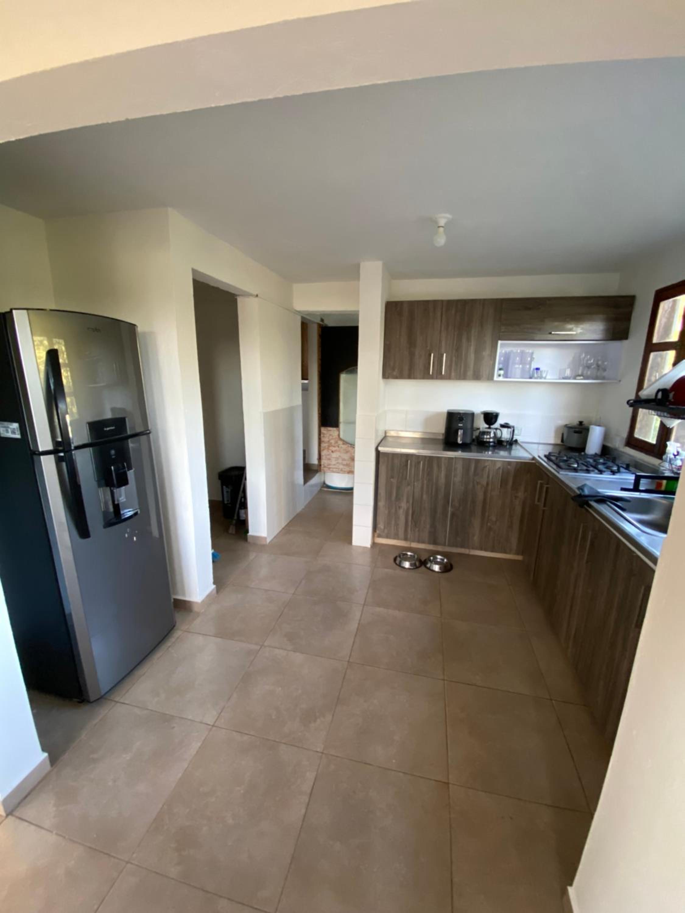 Habitación con baño privado en casa de campo ubicada en Santa Elena