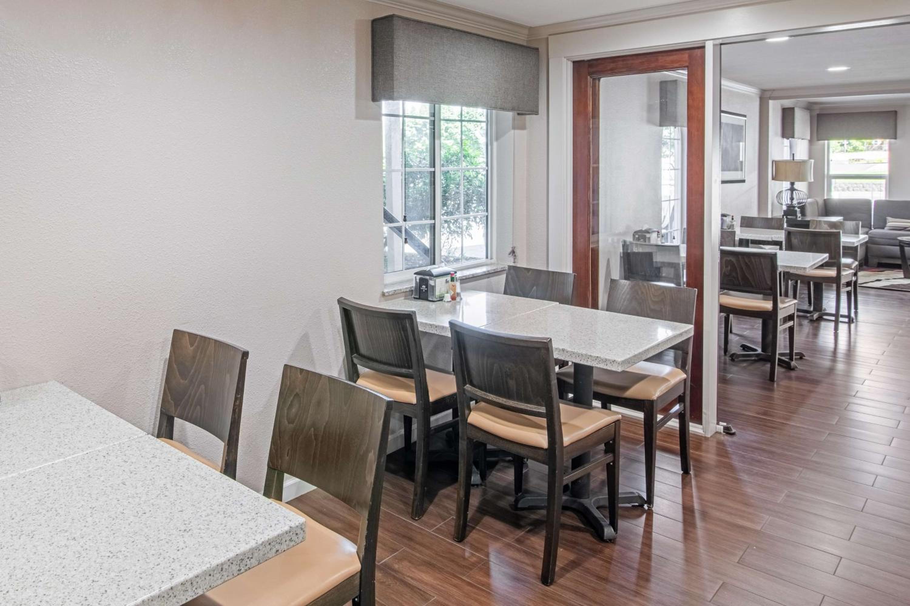 SureStay by Best Western Lakeview