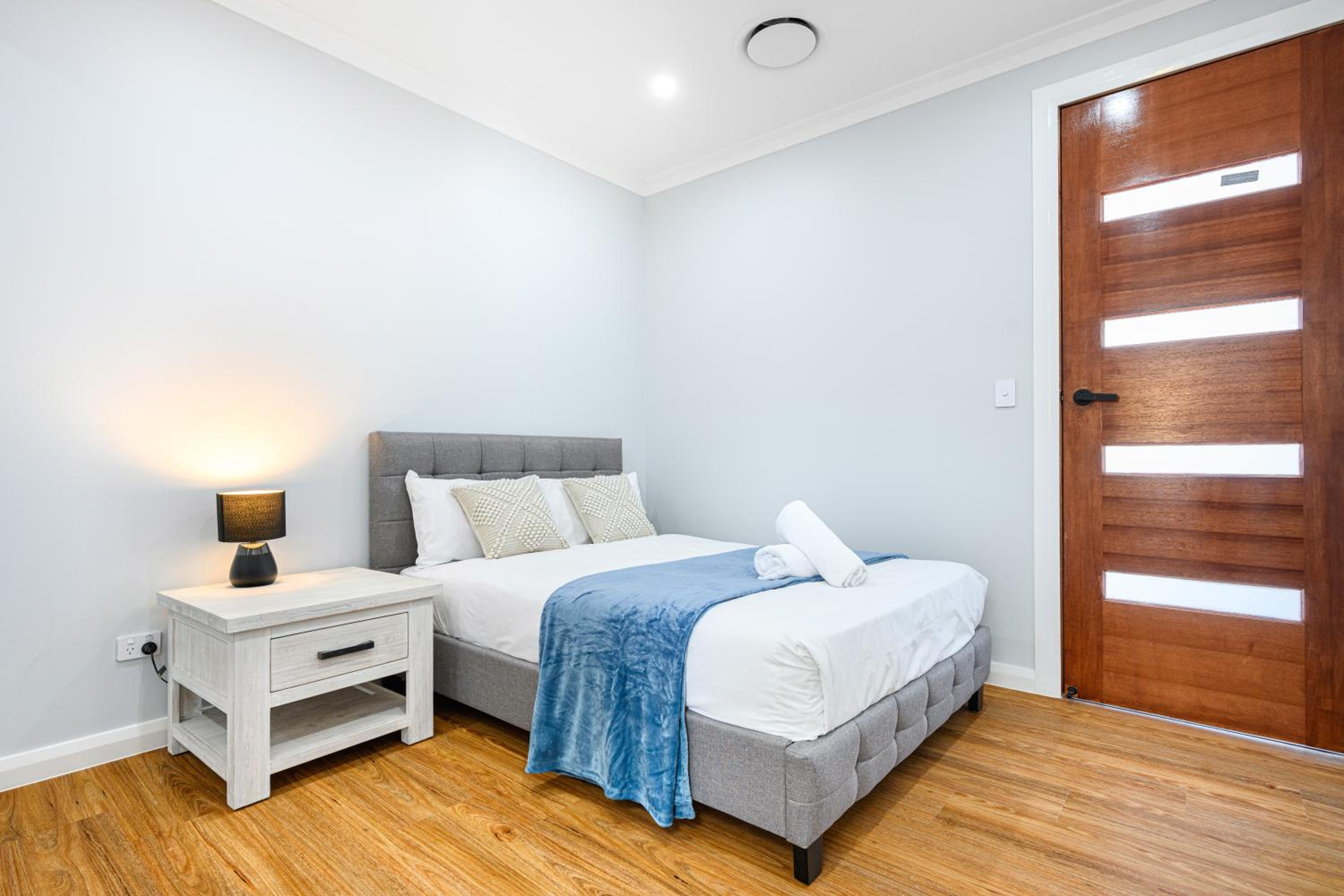 Campbelltown Sweet 5Br house with WiFi&Parking