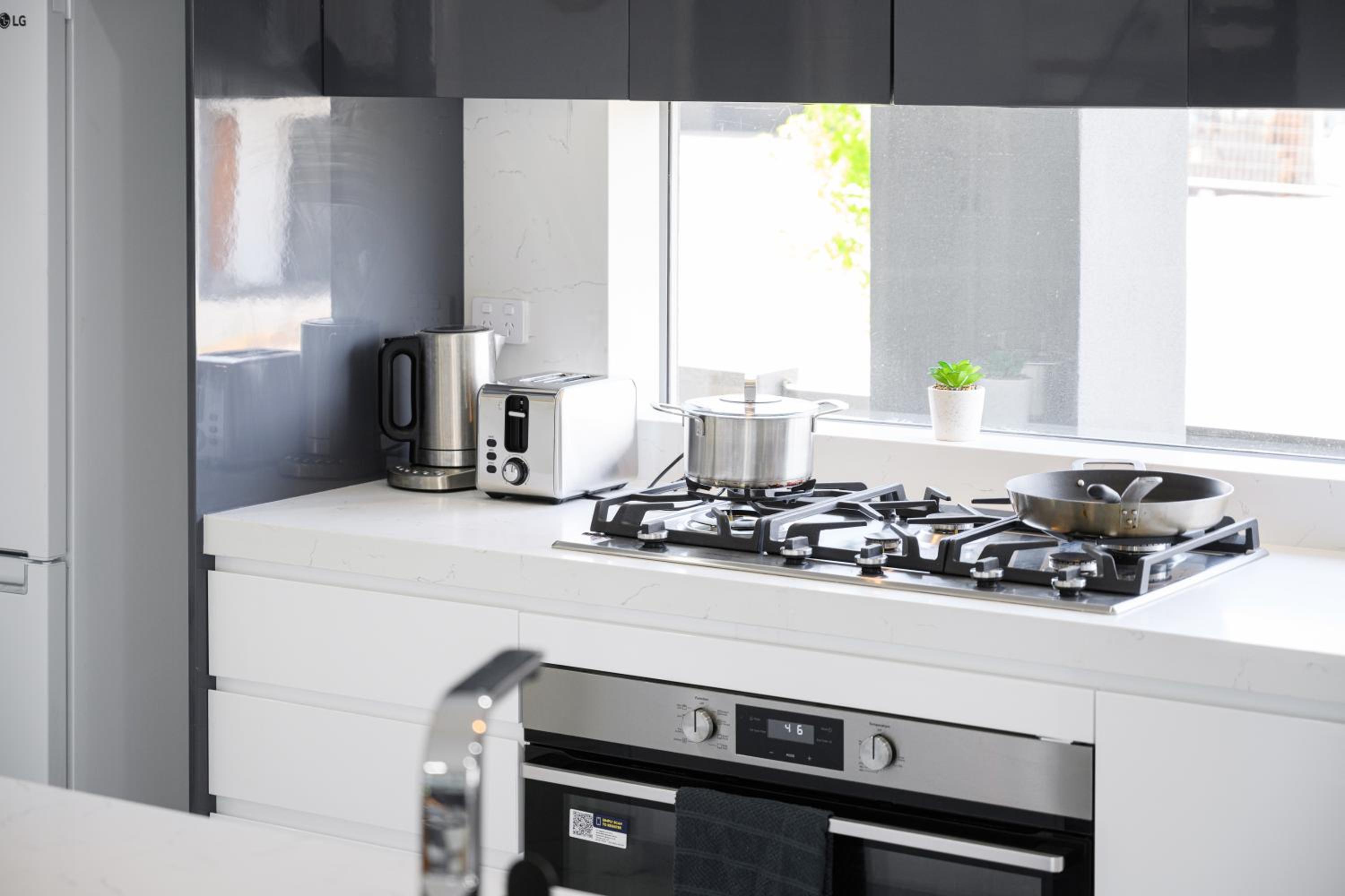 Campbelltown Sweet 5Br house with WiFi&Parking