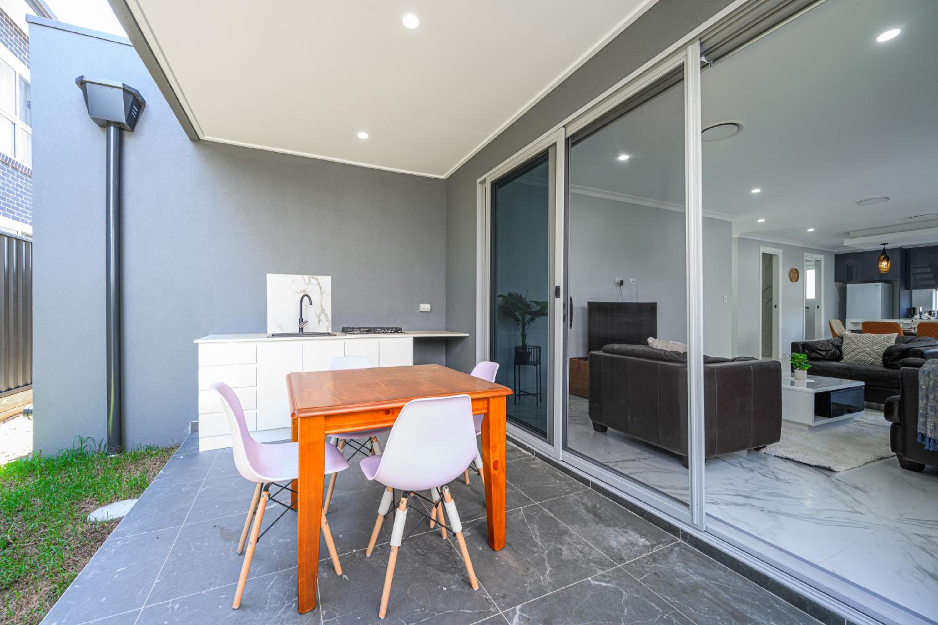 Campbelltown Sweet 5Br house with WiFi&Parking