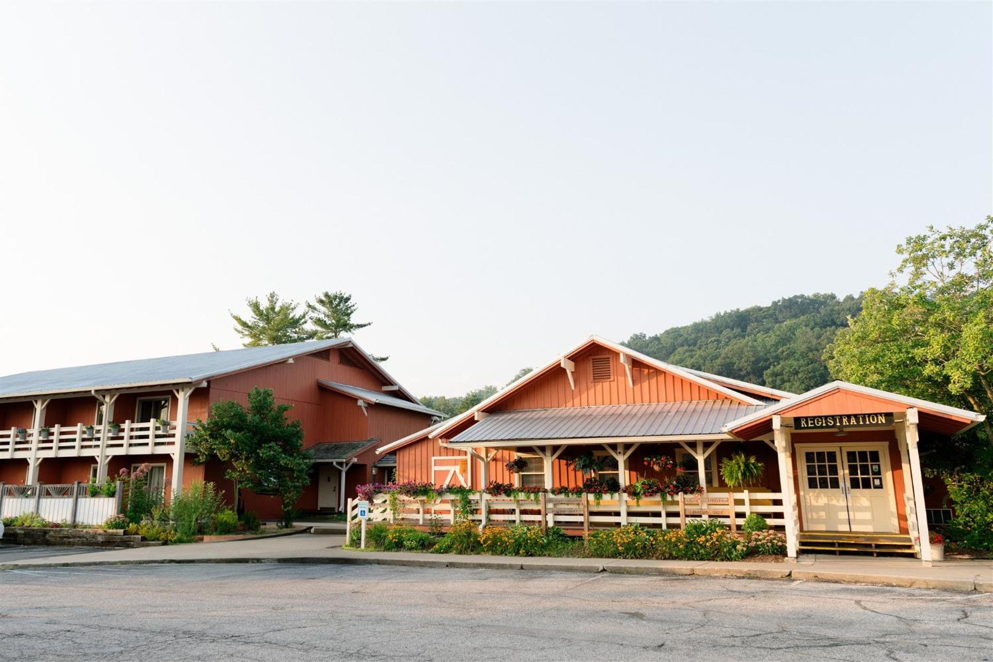 Bloomington Vacations - Brown County Inn - Property Image 3