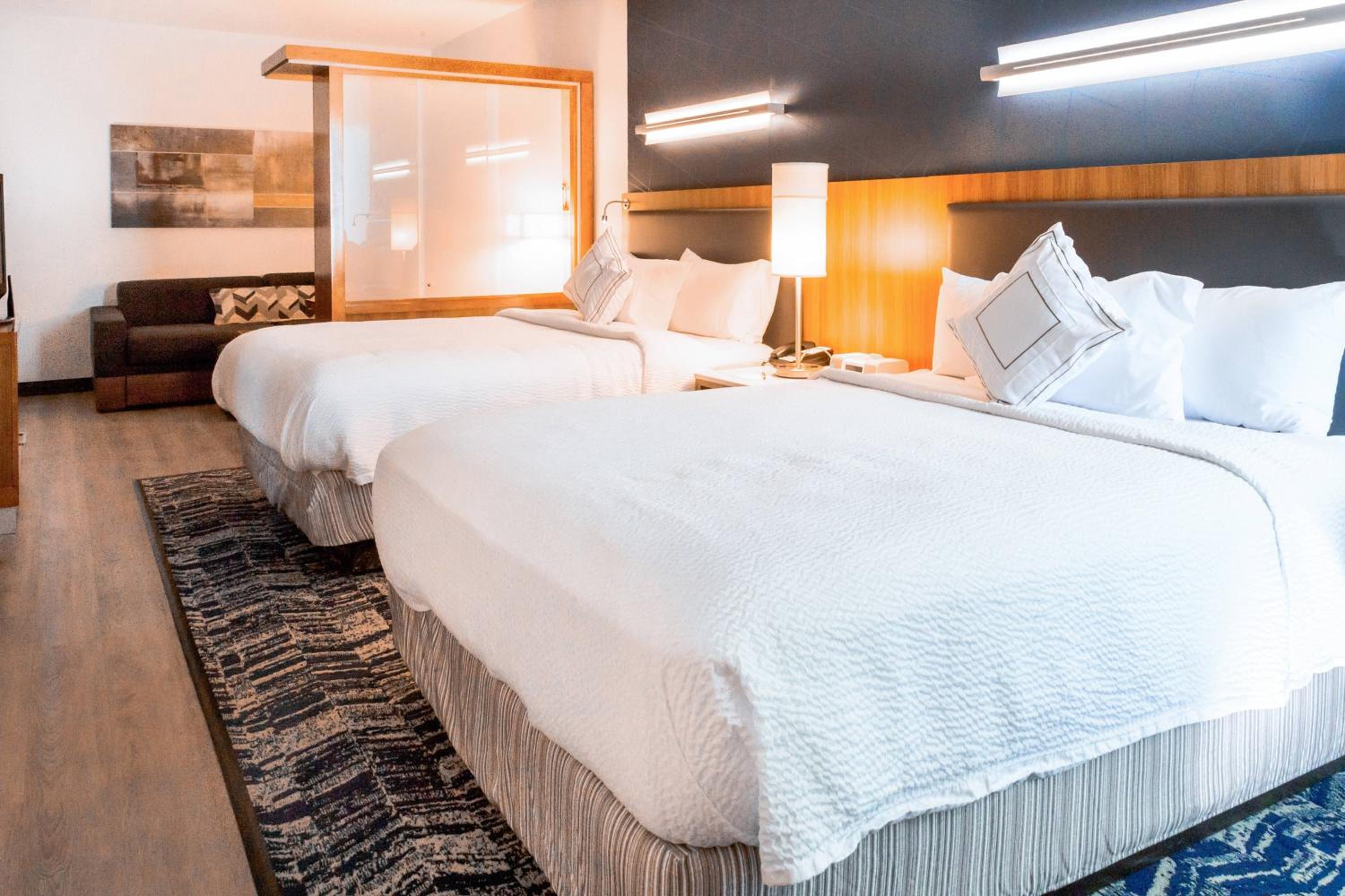 SpringHill Suites by Marriott Houston Baytown view 2