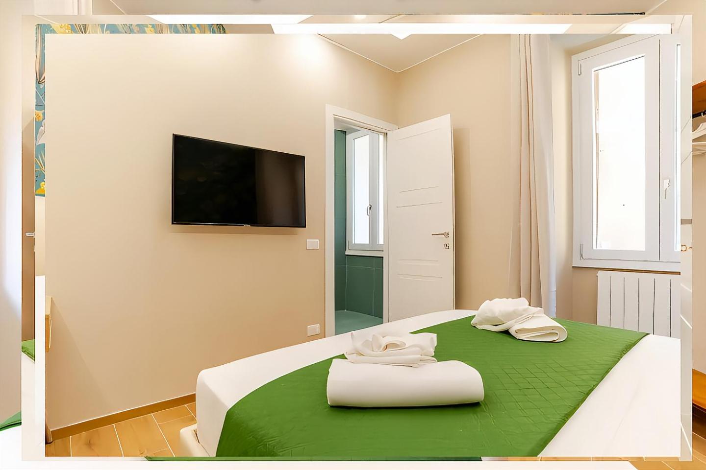 Lux Vaticana Suite
