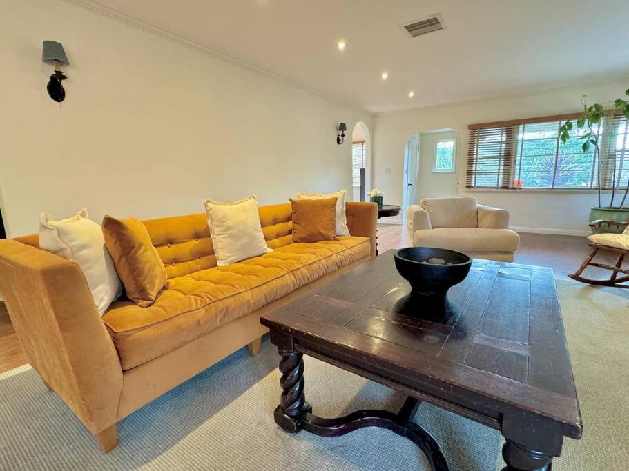 Prime West Los Angeles 4 Bedroom 2 Bathroom House