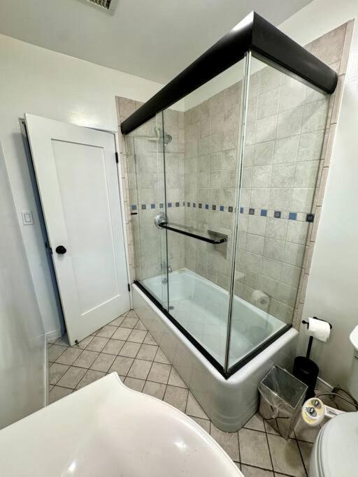 Prime West Los Angeles 4 Bedroom 2 Bathroom House