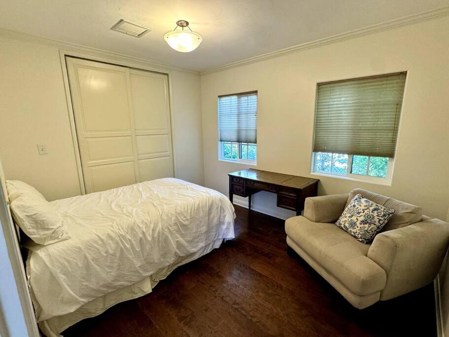 Prime West Los Angeles 4 Bedroom 2 Bathroom House