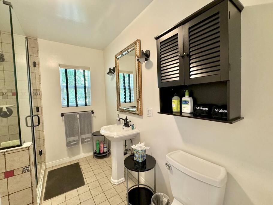 Prime West Los Angeles 4 Bedroom 2 Bathroom House