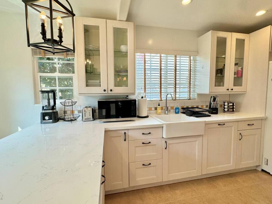 Prime West Los Angeles 4 Bedroom 2 Bathroom House