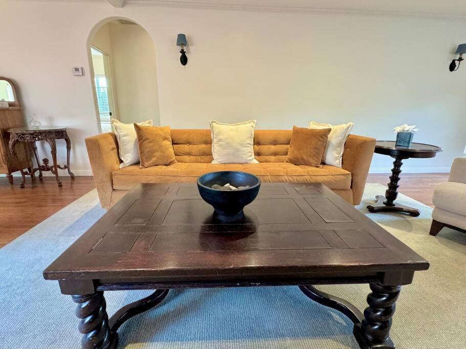 Prime West Los Angeles 4 Bedroom 2 Bathroom House