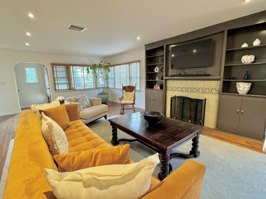 Prime West Los Angeles 4 Bedroom 2 Bathroom House