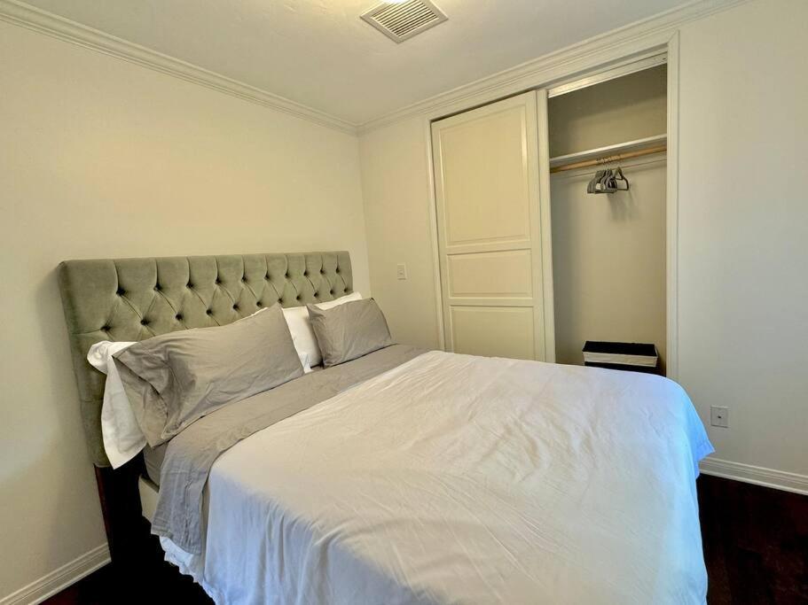 Prime West Los Angeles 4 Bedroom 2 Bathroom House