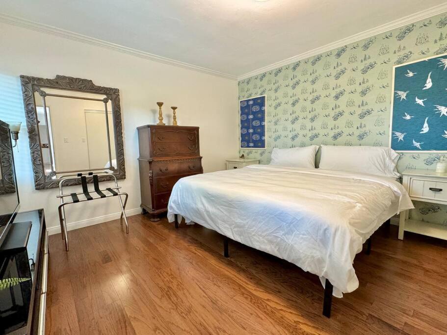 Prime West Los Angeles 4 Bedroom 2 Bathroom House