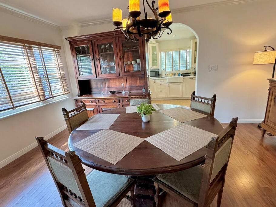 Prime West Los Angeles 4 Bedroom 2 Bathroom House