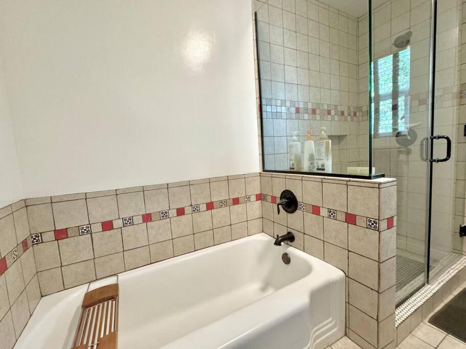 Prime West Los Angeles 4 Bedroom 2 Bathroom House