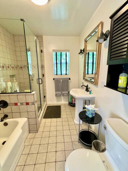 Prime West Los Angeles 4 Bedroom 2 Bathroom House