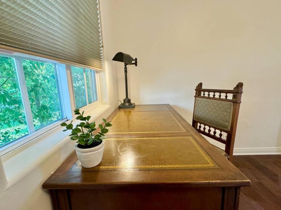 Prime West Los Angeles 4 Bedroom 2 Bathroom House
