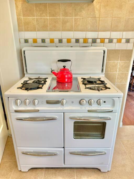 Prime West Los Angeles 4 Bedroom 2 Bathroom House