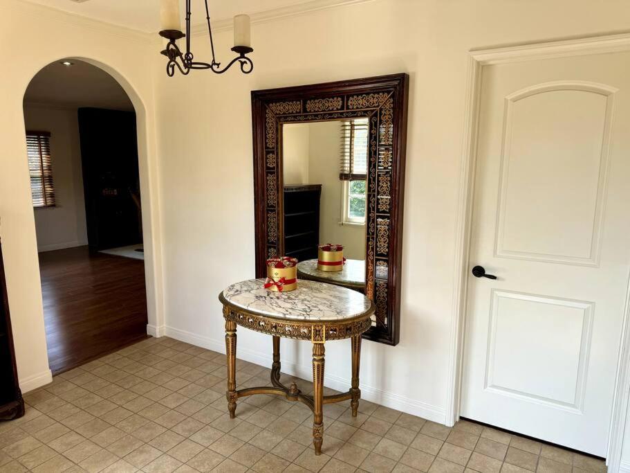 Prime West Los Angeles 4 Bedroom 2 Bathroom House