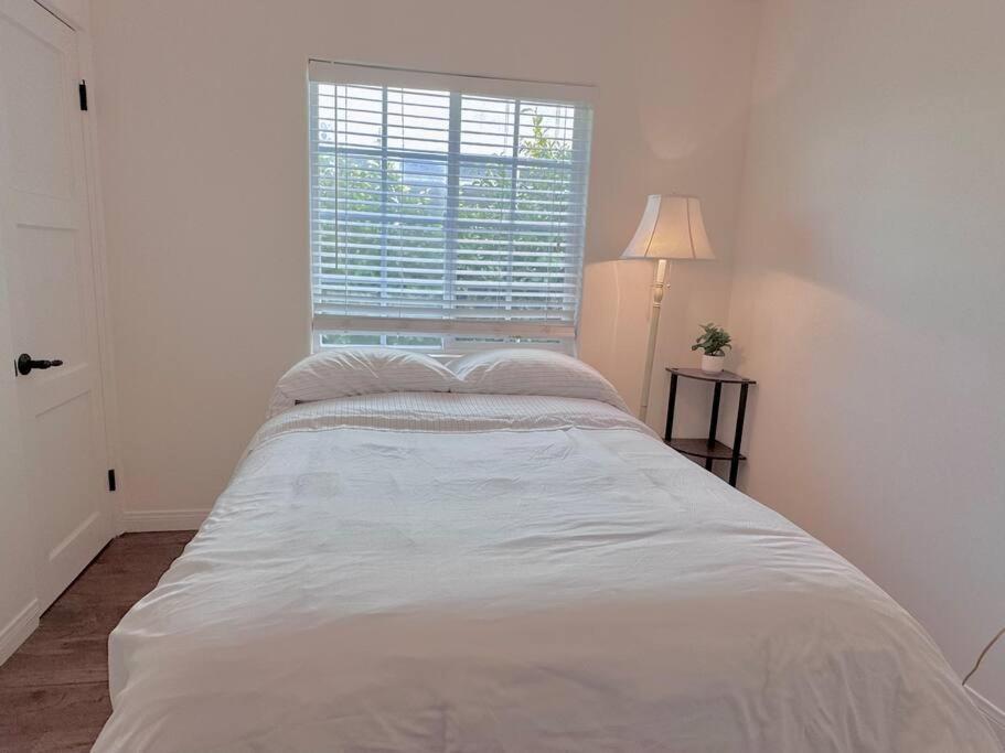 Prime West Los Angeles 4 Bedroom 2 Bathroom House