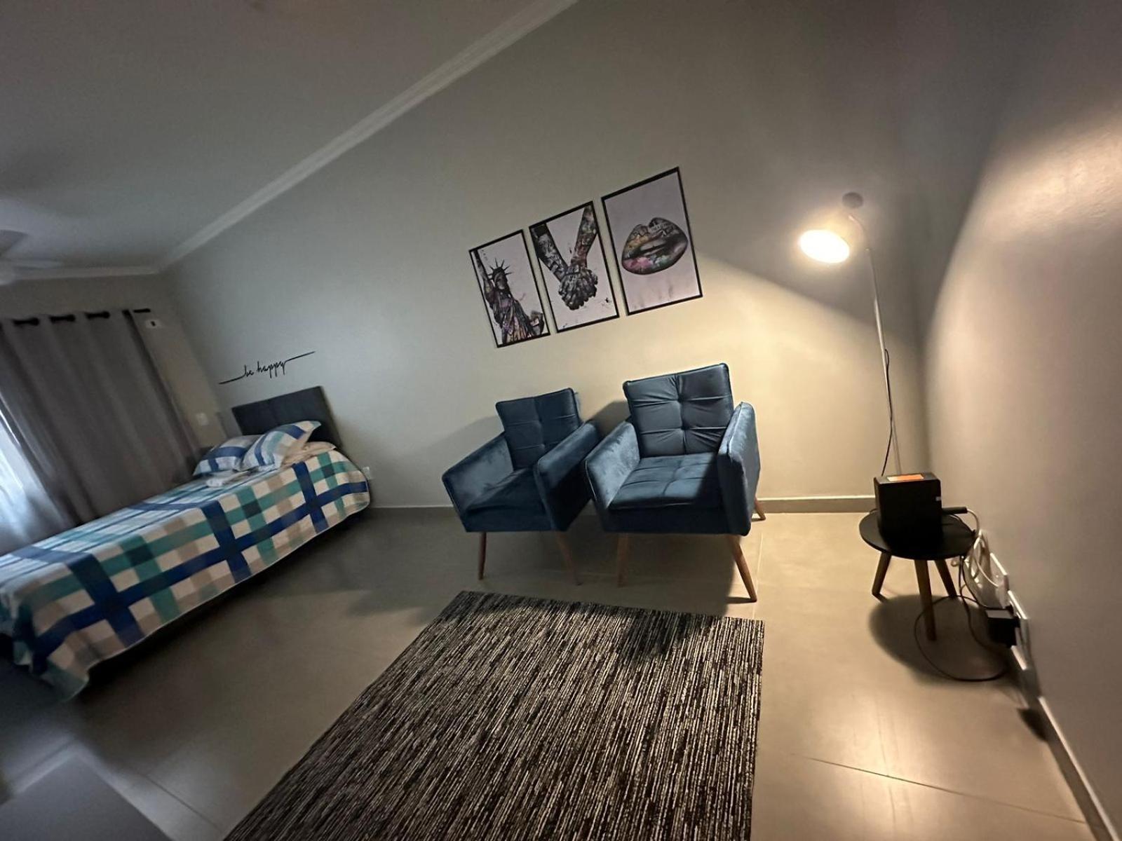 Studio com garagem a 3 minutos da praia do Gonzaguinha