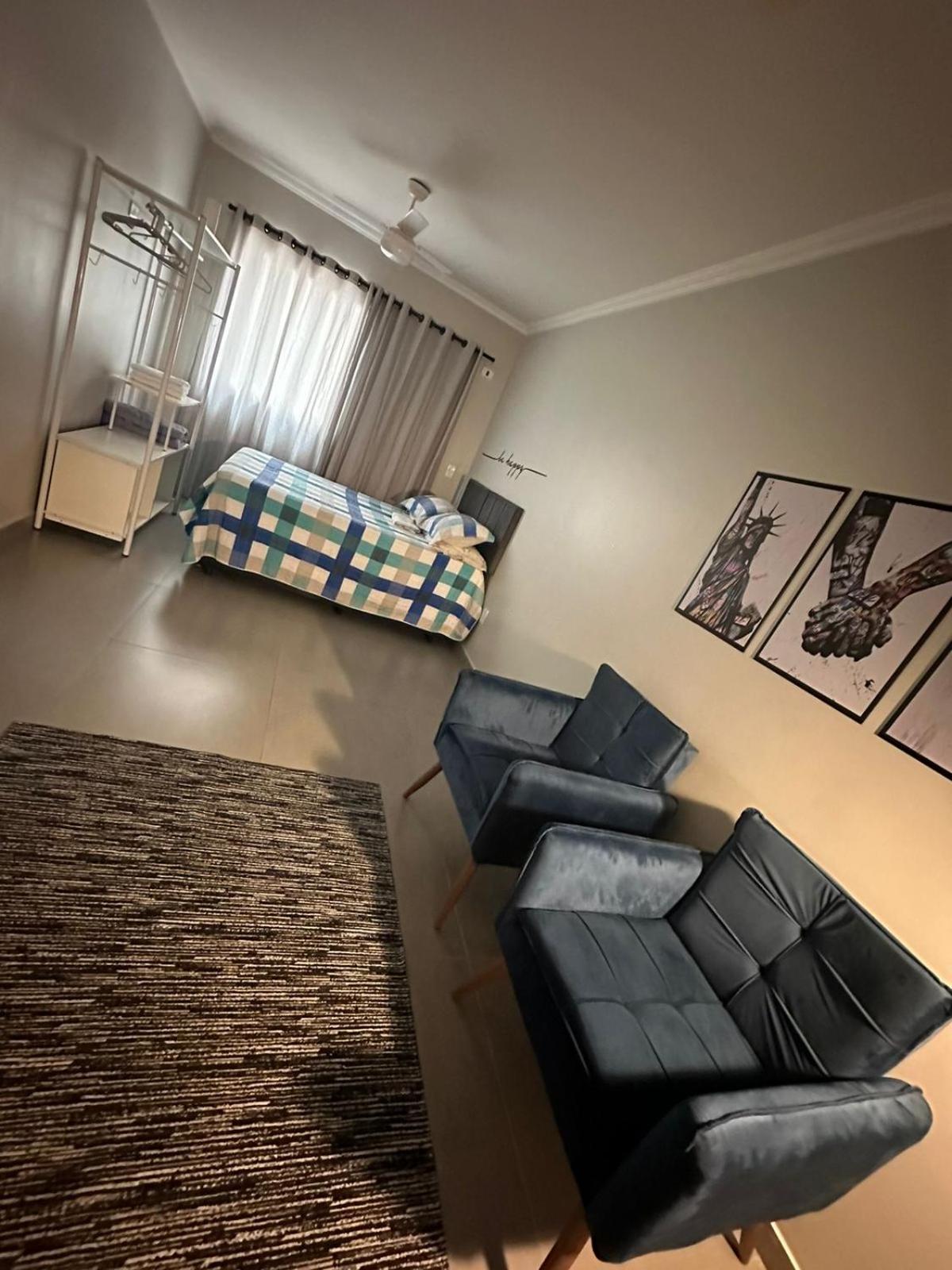 Studio com garagem a 3 minutos da praia do Gonzaguinha
