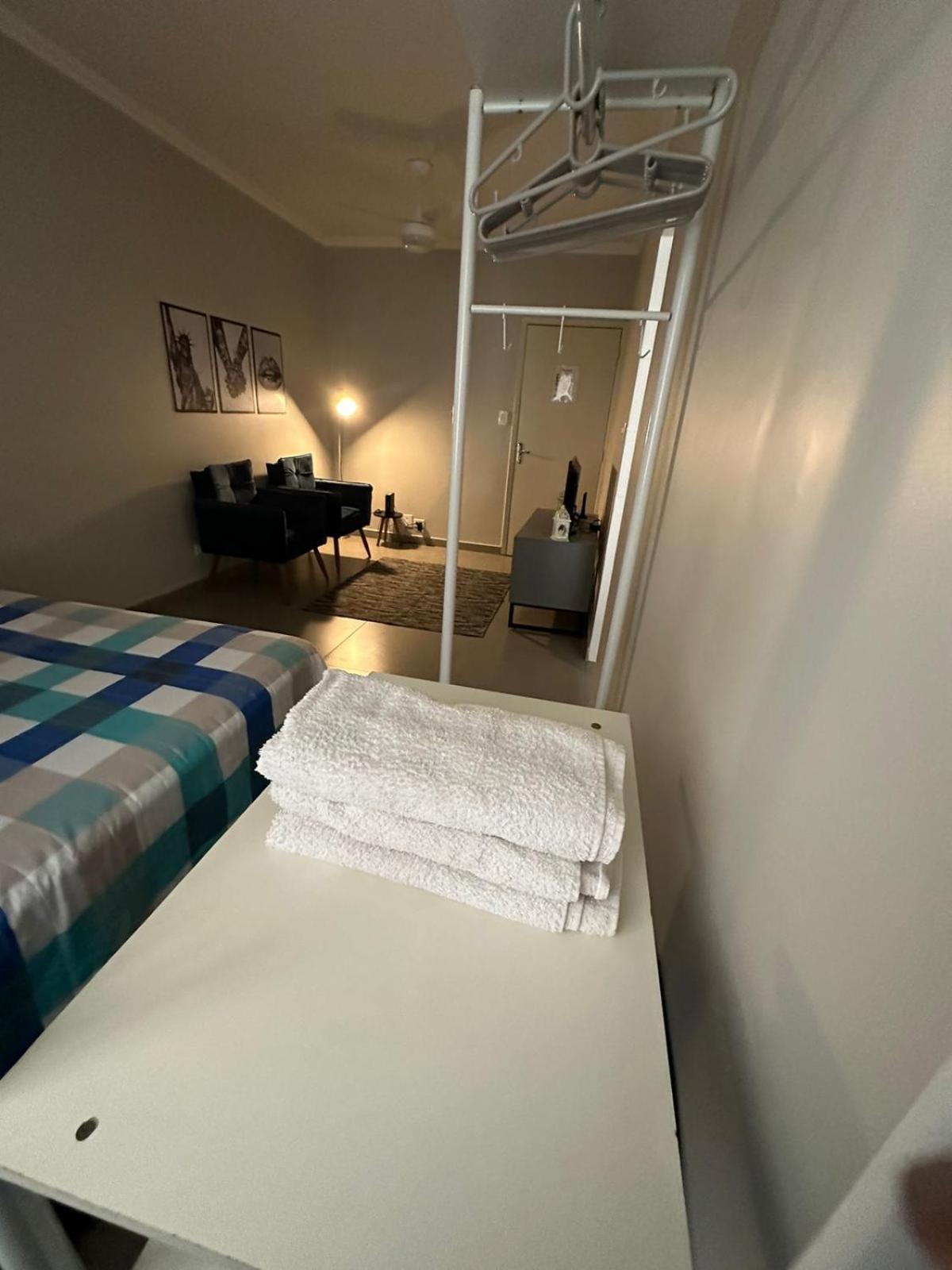 Studio com garagem a 3 minutos da praia do Gonzaguinha