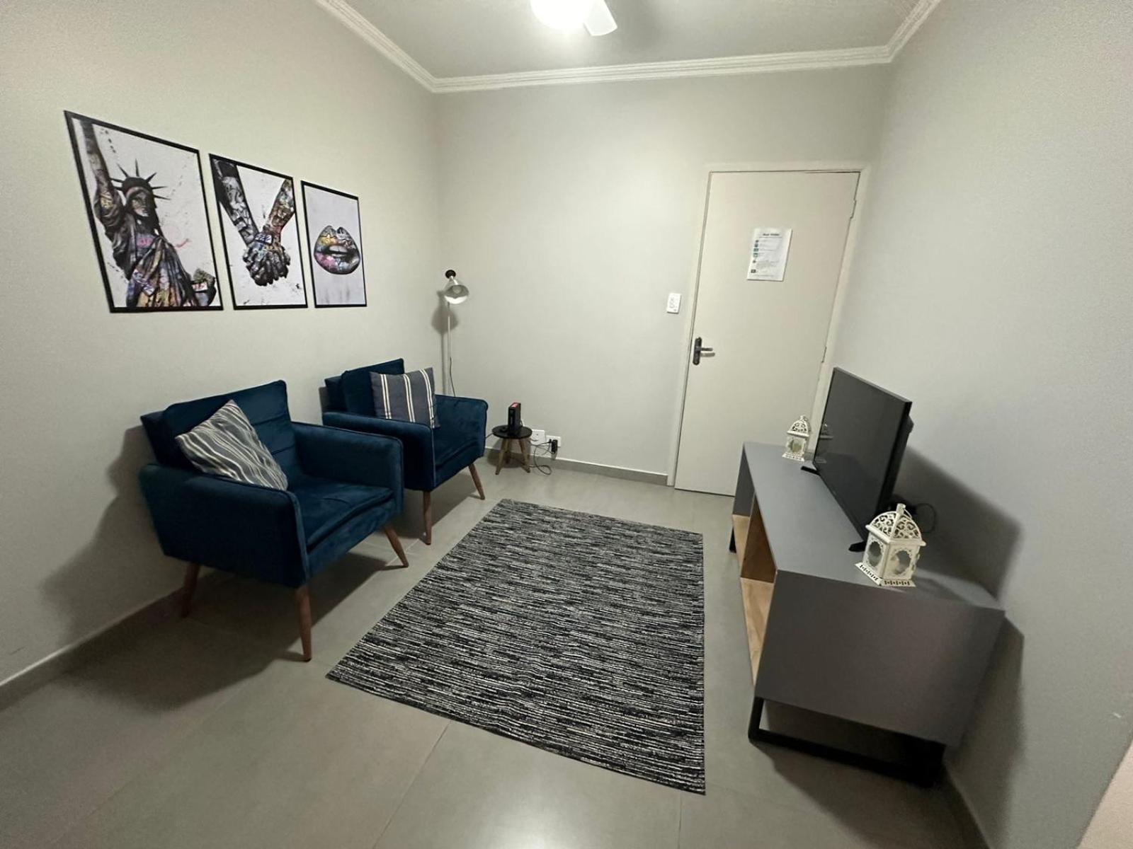 Studio com garagem a 3 minutos da praia do Gonzaguinha