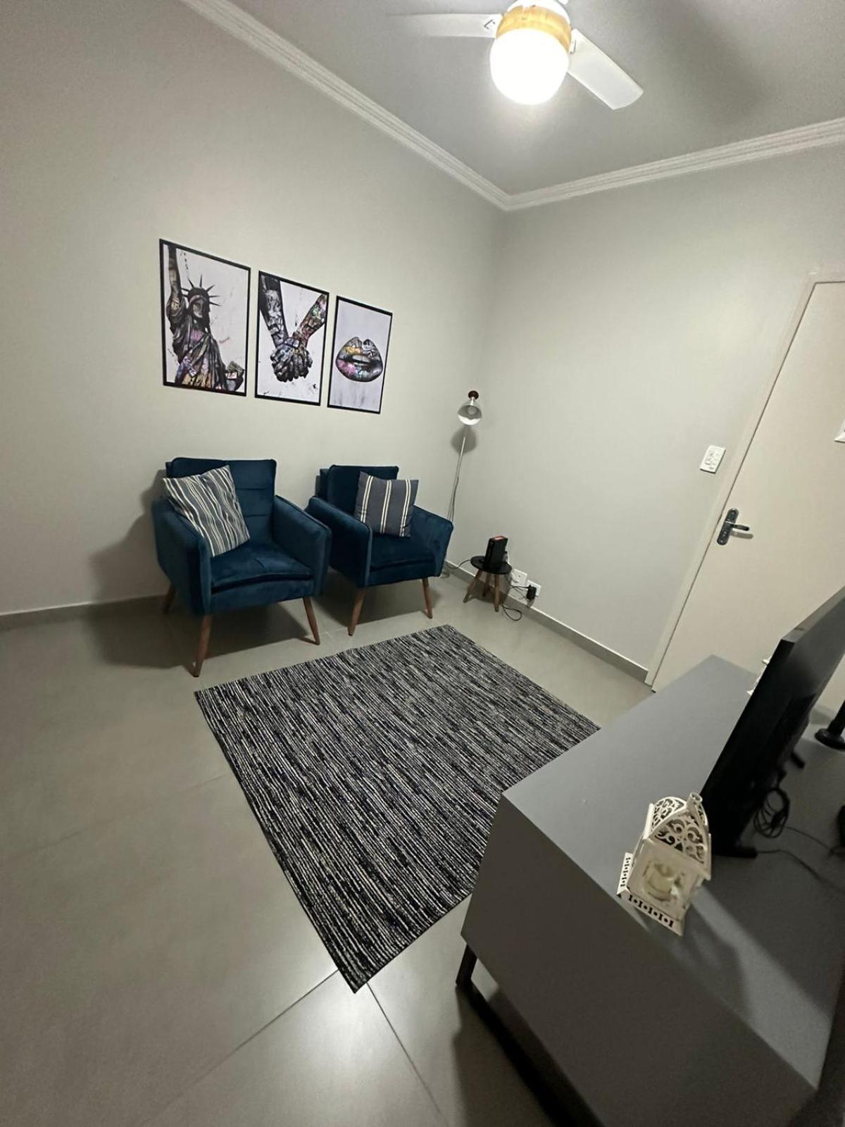 Studio com garagem a 3 minutos da praia do Gonzaguinha