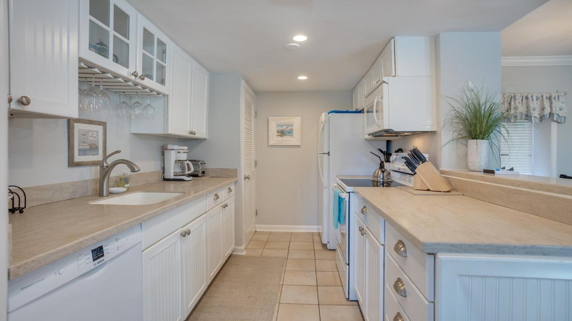 Private Balcony, Beach Getaway, Coligny view 5