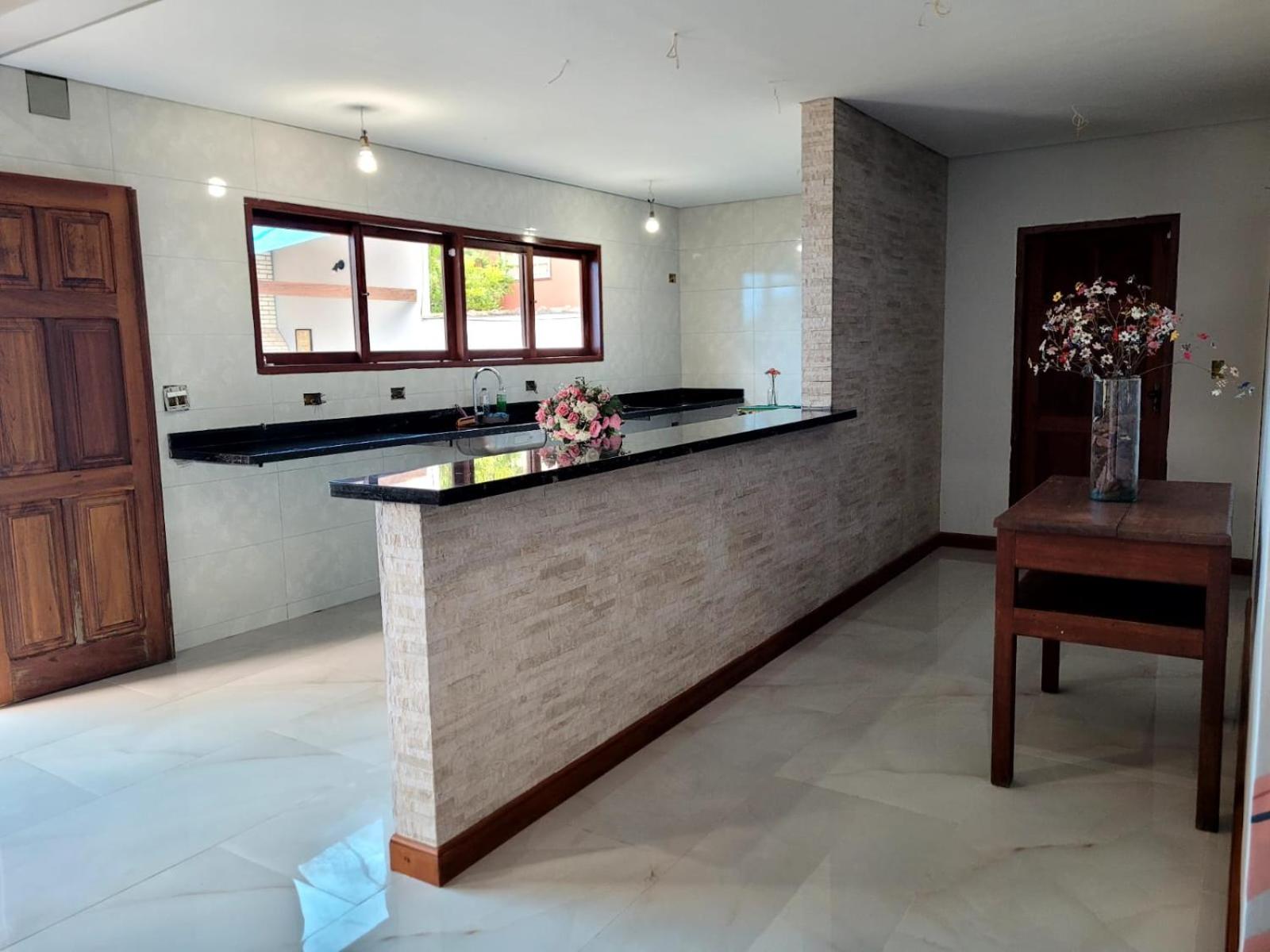 Casa com piscina e churrasqueira!