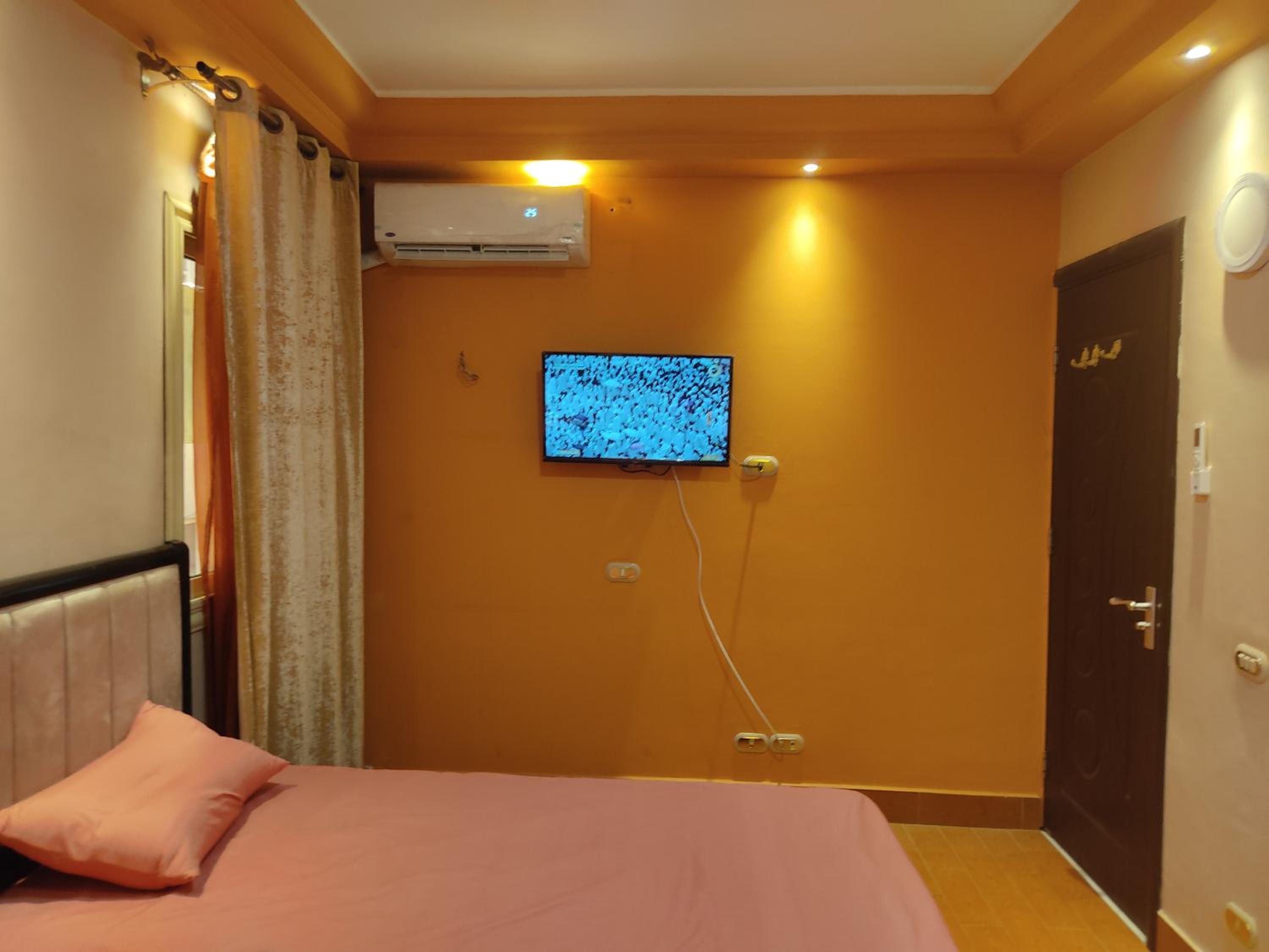 Doqi apartment 3 rooms 2 bathroom WiFi near Nile