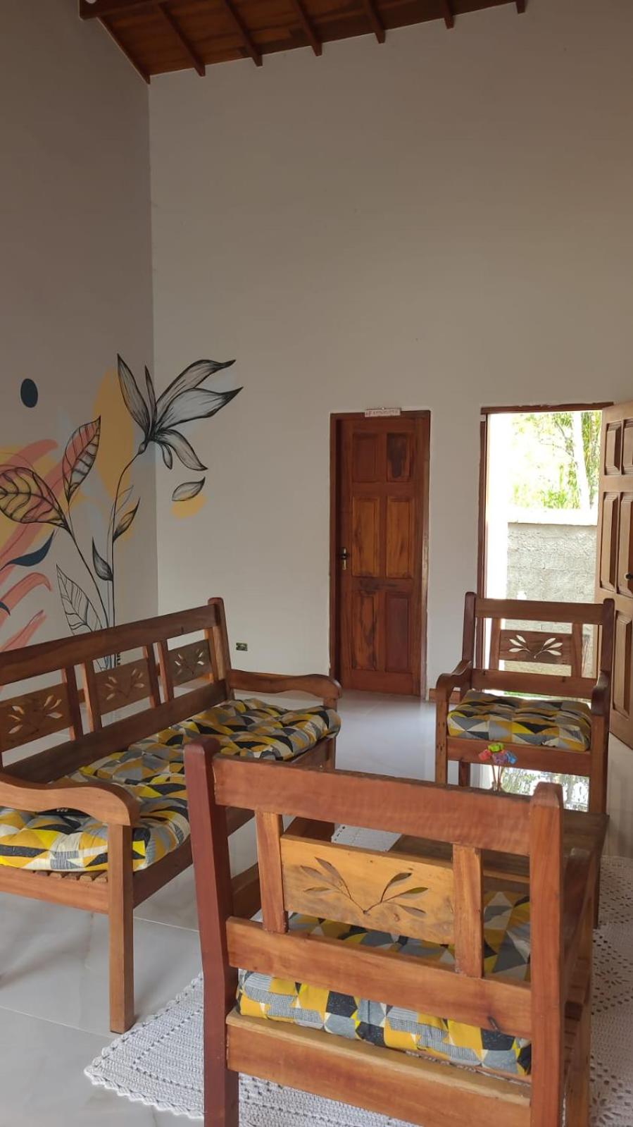Casa com piscina e churrasqueira!