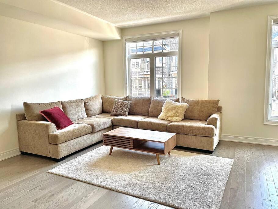 Toronto Vacations - Brand new 4 BR spacious home in Markham - Property Image 5