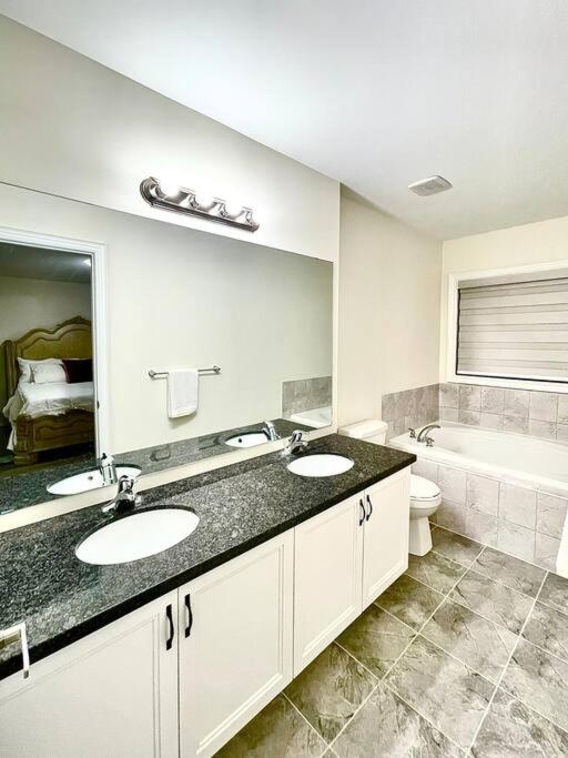 Toronto Vacations - Brand new 4 BR spacious home in Markham - Property Image 3