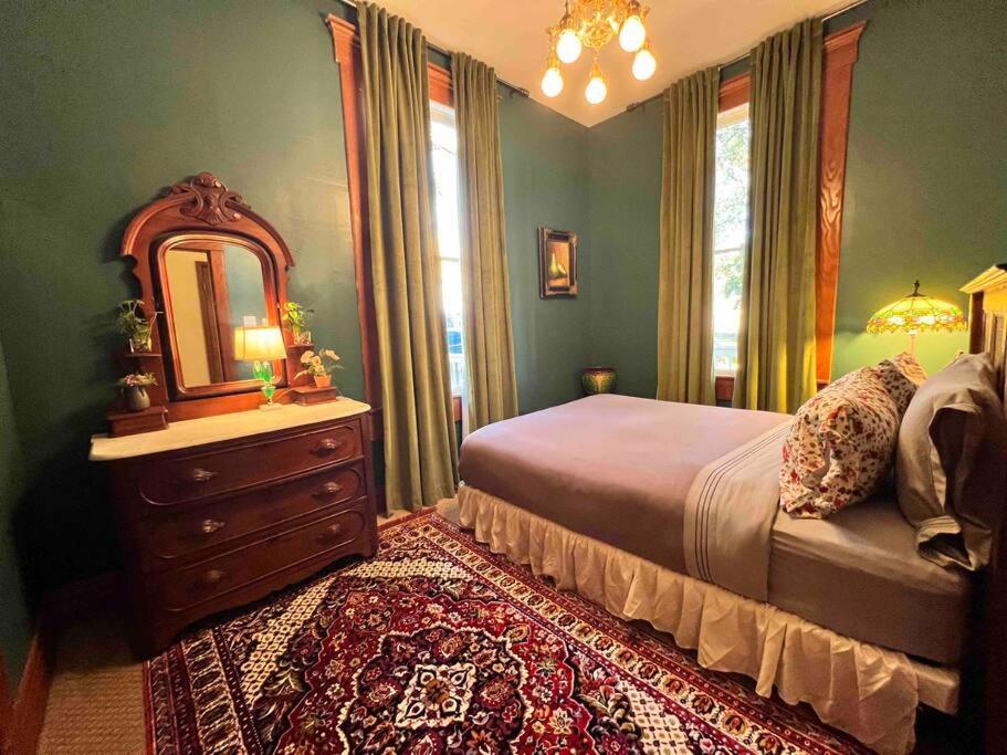 Large Historical Home for Groups Walk to Downtown! view 3
