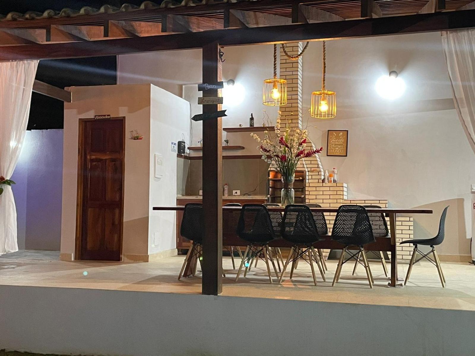 Casa com piscina e churrasqueira!