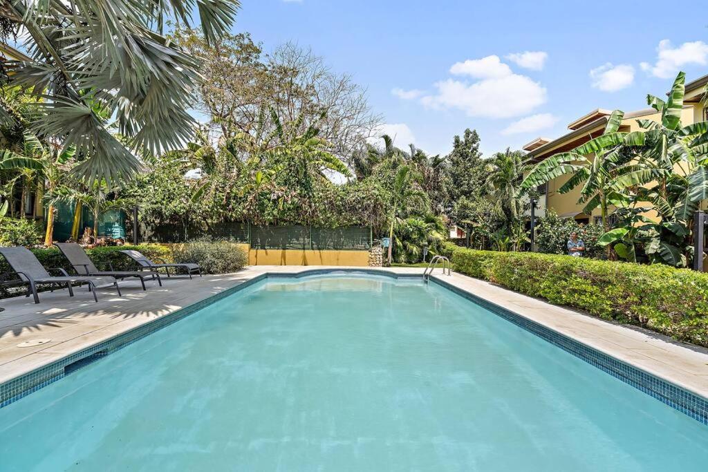 LSI1 Cozy 2 Bdrm Villa Central and Steps to Beach
