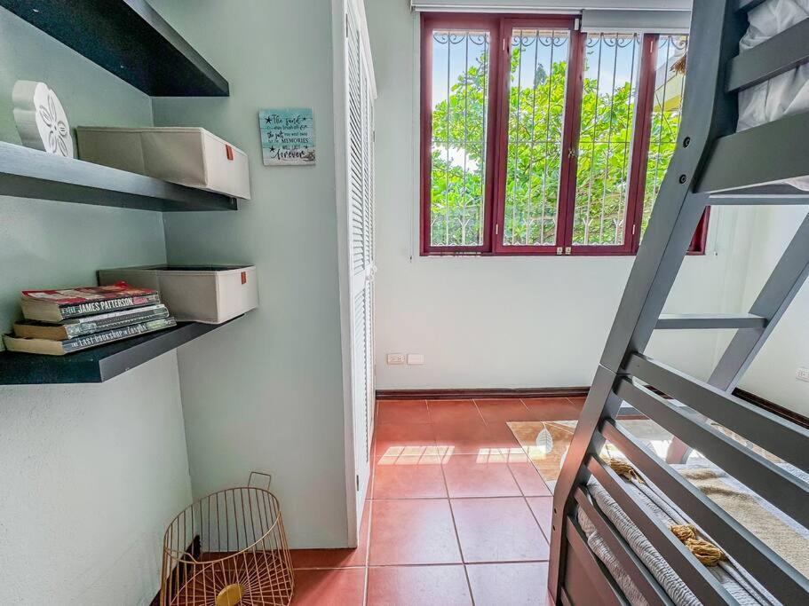 LSI1 Cozy 2 Bdrm Villa Central and Steps to Beach