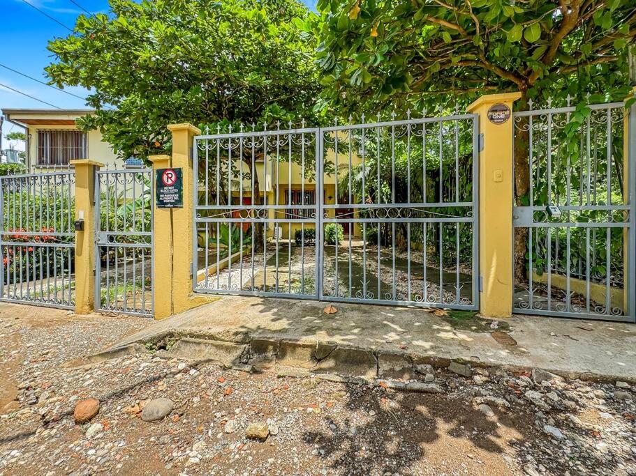 LSI1 Cozy 2 Bdrm Villa Central and Steps to Beach