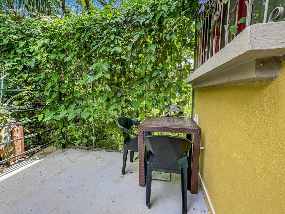 LSI1 Cozy 2 Bdrm Villa Central and Steps to Beach