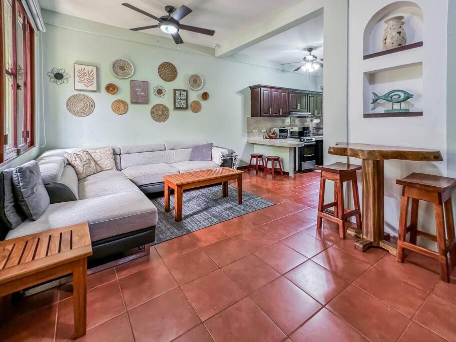 LSI1 Cozy 2 Bdrm Villa Central and Steps to Beach