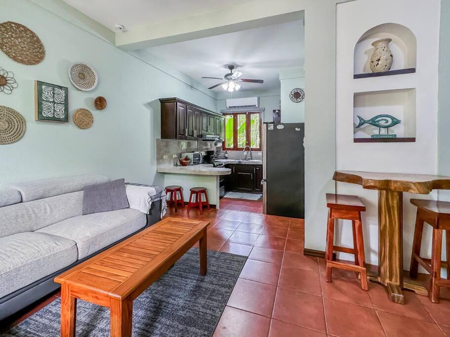 LSI1 Cozy 2 Bdrm Villa Central and Steps to Beach