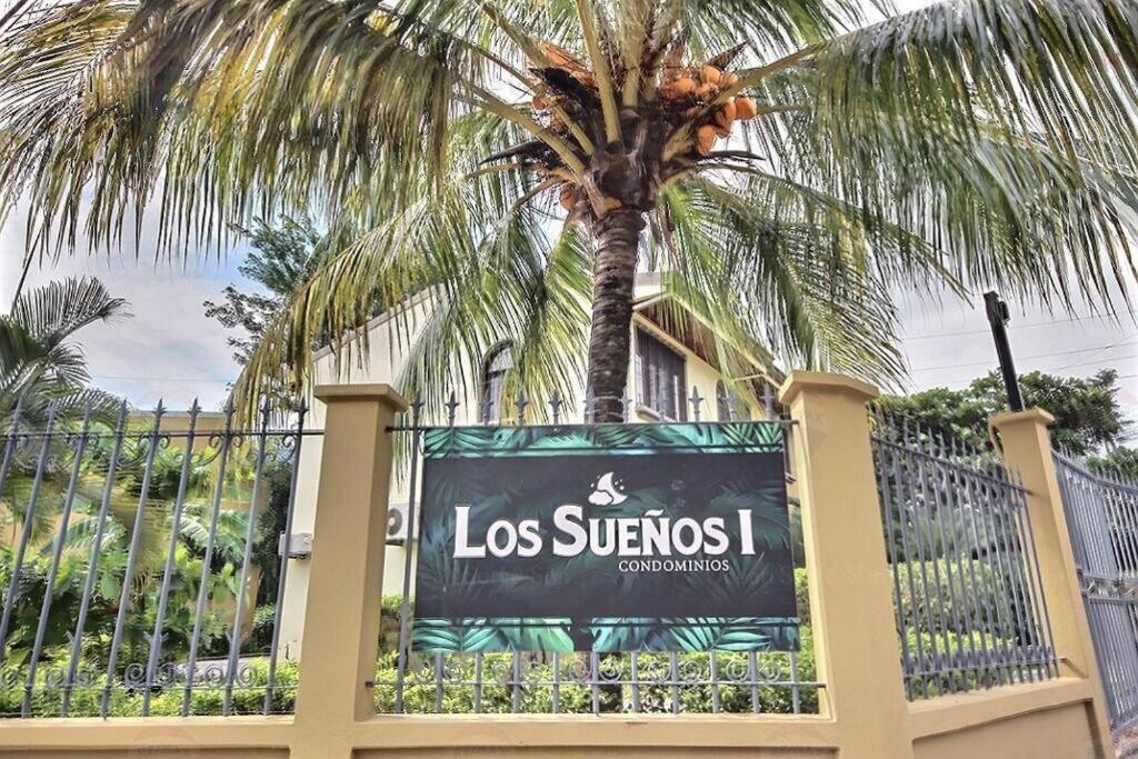 LSI1 Cozy 2 Bdrm Villa Central and Steps to Beach
