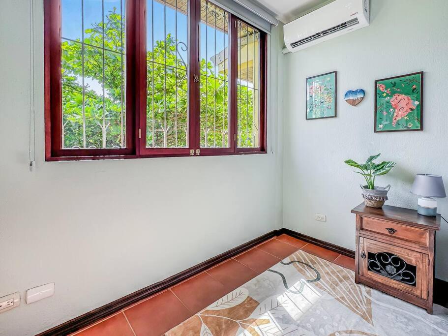 LSI1 Cozy 2 Bdrm Villa Central and Steps to Beach