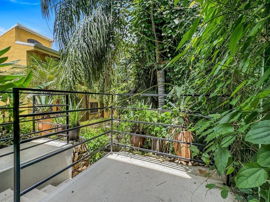 LSI1 Cozy 2 Bdrm Villa Central and Steps to Beach