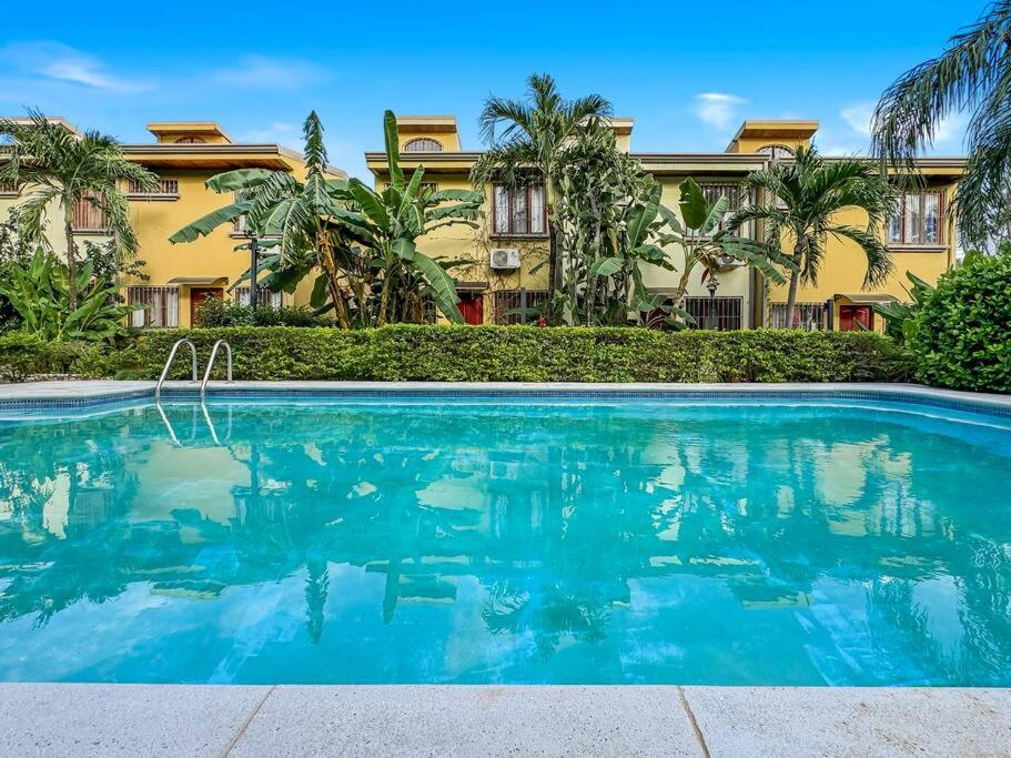 LSI1 Cozy 2 Bdrm Villa Central and Steps to Beach