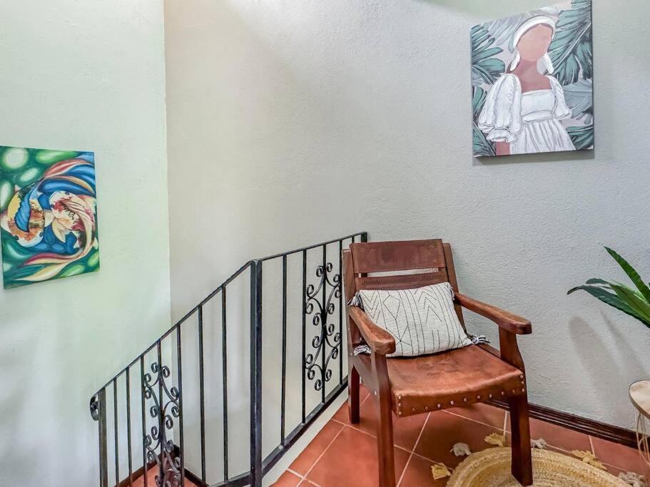 LSI1 Cozy 2 Bdrm Villa Central and Steps to Beach